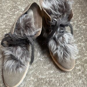 Suede and faux fur booties.